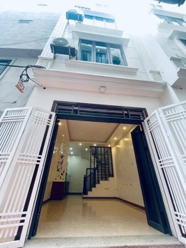 Cho thuê nhà nguyên căn 40m2 x 3 tầng, 3 phòng ngủ, 3 WC tại 105 Xuân La, Hà Nội giá 9,5 triệu